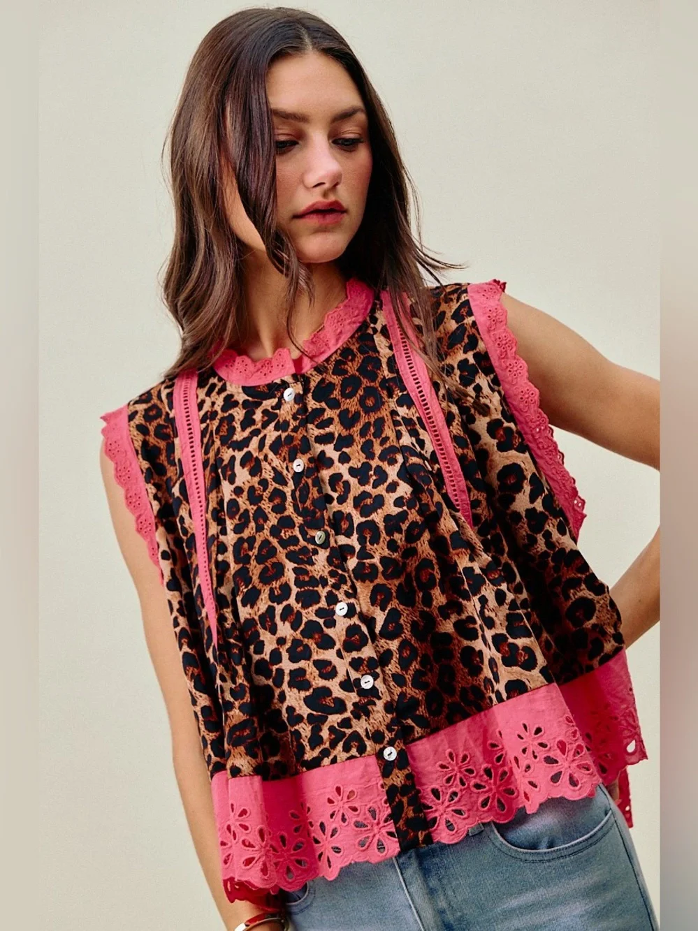 🐆 SO ME Leopard Print Pleated Sleeveless Blouse w/ Pink Lace Trim🛍️ - Picture 6 of 8
